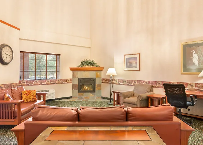Comfort Inn & Suites Tualatin - Lake Oswego South